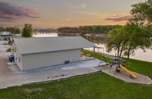 Burt County Cabin | Peaceful 6-Bed River Cabin – Family-Friendly Getaway with Boat Slip & Playground Access | Sleeps 9