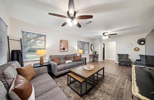 Baytown House | Serene Stay in Prime Baytown Location for Families