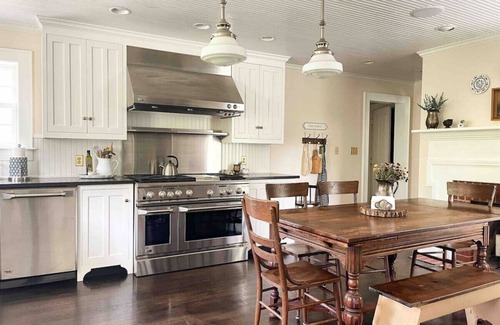 Hillsboro House | Inviting Farm Stay Retreat Near Rocky Fork Lake with Pool