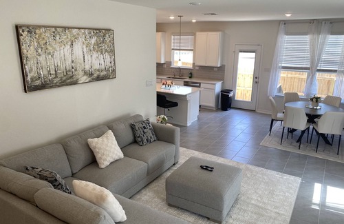 Wetmore House | Ideal Family Retreat in the Heart of the City!