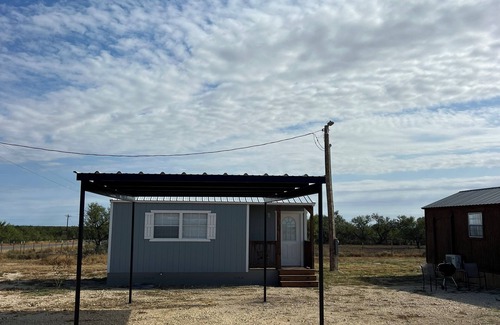 Carrizo Springs Cabin | Peaceful and Charming cabin in Carrizo Springs