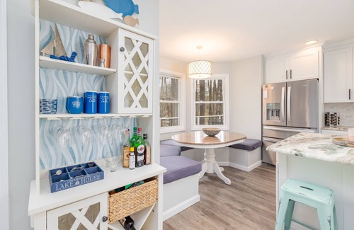 Henrico House | Tranquil Family Escape: 3BR Waterfront Retreat at Lake Gaston