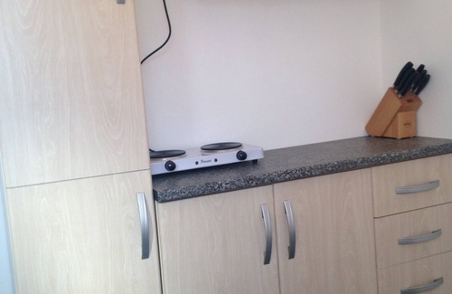 Roodeplaat Ski Chalet | Serene Holiday Flat with DStv, WiFi & Family-Friendly Amenities