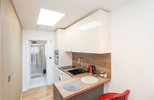 St. Michael's Apartment | Serene Stay with Family-Friendly Amenities and Kitchen Access