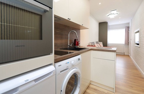 St. Michael's Apartment | Serene Stay with Family-Friendly Amenities and Kitchen Access