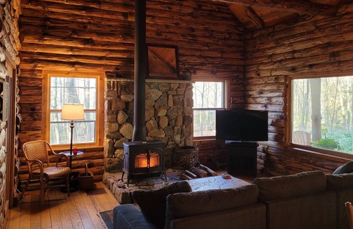 Gloversville Cabin | Peaceful and Private Adirondack Log Cabin