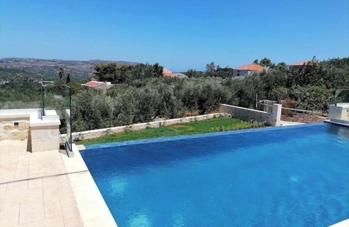 Makhairoi Villa | Tranquil Luxury Villa in a Serene Village Getaway
