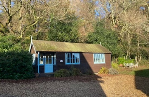 Greenham House | Serene Retreat with Kitchen & Pet-Friendly Options