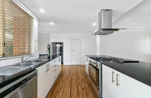 Stanhope Gardens House | Top-rated Single Storey Retreat with Split A/C & Breakfast