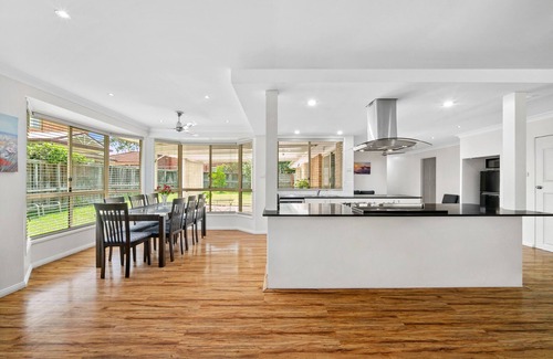 Stanhope Gardens House | Top-rated Single Storey Retreat with Split A/C & Breakfast