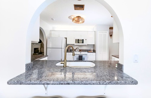 Jensen Beach House | Private Heated Pool & Hot Spa with Ocean Views in Jensen Beach