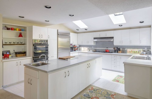Gig Harbor House | Tranquil Gig Harbor Retreat with Oceanfront Pool & Spa