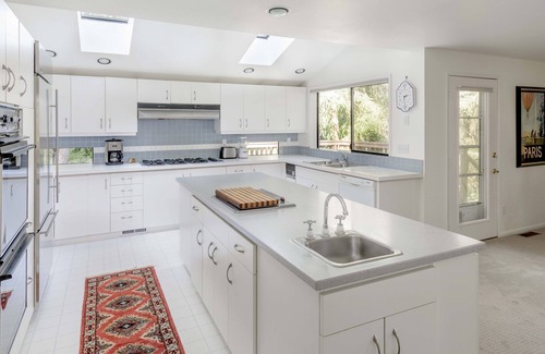 Gig Harbor House | Tranquil Gig Harbor Retreat with Oceanfront Pool & Spa