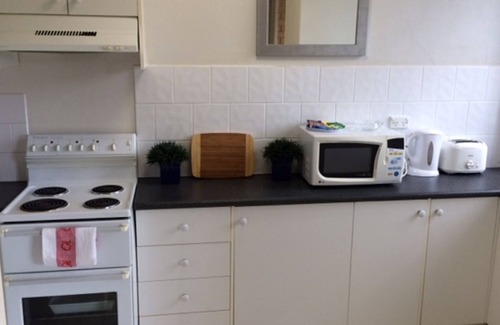Neutral Bay Apartment | Peaceful and tranquil 1 bedroom & Parking close to CBD