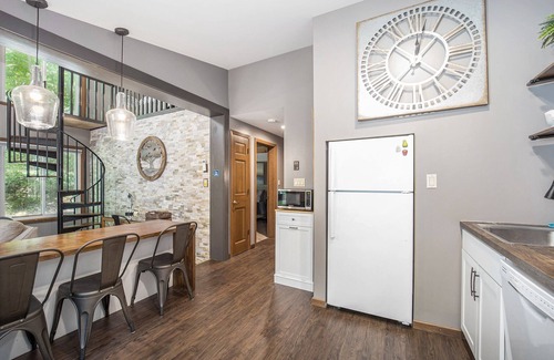 Bellaire Cabin | Cozy Updated Cabin with Loft and Fireplace at Schuss Village
