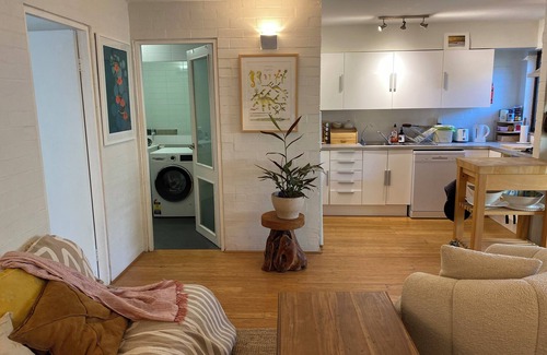 North Fremantle Apartment | Peaceful apartment +sauna, 5 minutes to the river & sea in iconic North Freo