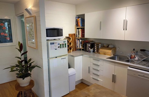 North Fremantle Apartment | Peaceful apartment +sauna, 5 minutes to the river & sea in iconic North Freo