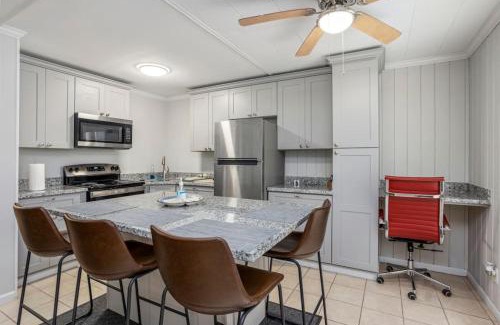 Iowa Apartment | Relaxing Apartment Retreat in Iowa, LA for Families
