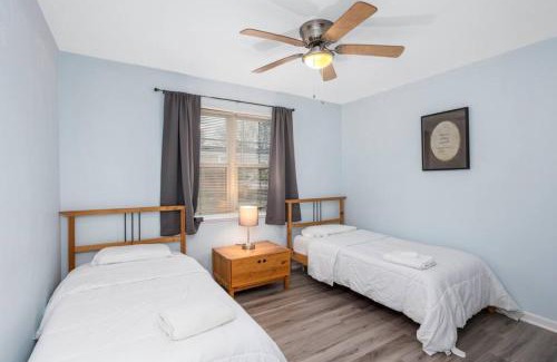 Iowa Apartment | Relaxing Apartment Retreat in Iowa, LA for Families