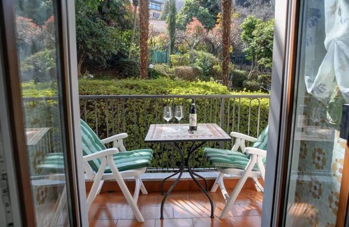 Carciano Apartment | Tranquil Apartment with Balcony, Garden & Lake Views