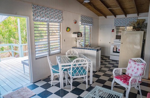 Fulladoza Bay Villa | Inviting Oceanfront Villa with Pet-Friendly Amenities