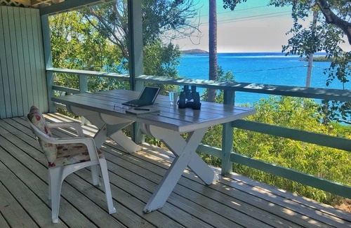 Fulladoza Bay Villa | Inviting Oceanfront Villa with Pet-Friendly Amenities