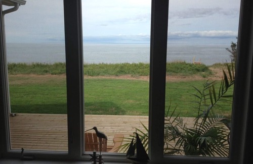 Cadman Corner House | Tranquil Beachfront Escape with Pool and Ocean View