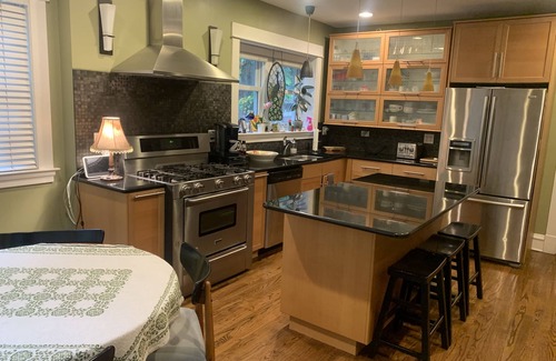 Oak Park Apartment | Exceptional Retreat in Historic District with Ocean Views