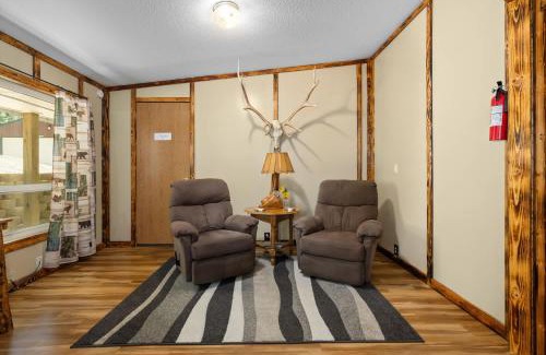 Boise House | Peaceful Boise Retreat 3BR with Cozy Deck
