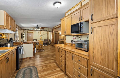 Boise House | Peaceful Boise Retreat 3BR with Cozy Deck