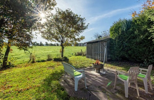 Ferienhausgebiet Hillenseifen House | Tranquil Bungalow with Fireplace & Self Check-in
