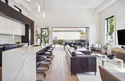 Bywater Condo | Elegant New Retreat with Rooftop Deck & Heated Pool