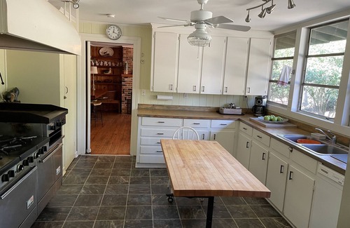 Marshallville Cabin | Tranquil Cabin Near GA National Fairgrounds with Lake View