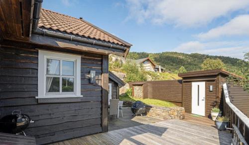 Tysvaer House | Peaceful Cabin In Skrabbavikjå With Fjord View