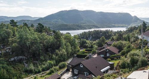 Tysvaer House | Peaceful Cabin In Skrabbavikjå With Fjord View