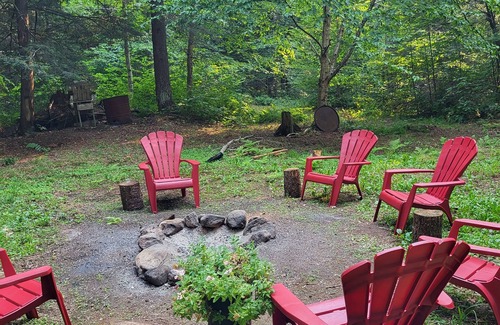 Baysville Cabin | Peaceful Cabin in the Woods near lake, wildlife. Hike, swim, fish and boat.