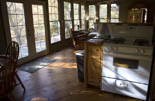 Waldo Cabin | Tranquil Cabin Retreat: Hiking, Hot Tub & Scenic Views