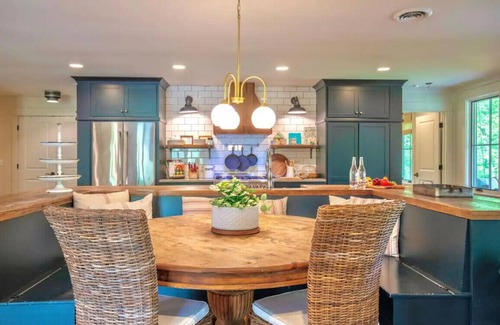 Langston Mile Village House | Tranquil Cabin Retreat with Breakfast & Kitchen Amenities