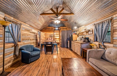 Mount Juliet Cabin | Cozy 2BR Cabin with Firepit & Wi-Fi Near Nashville
