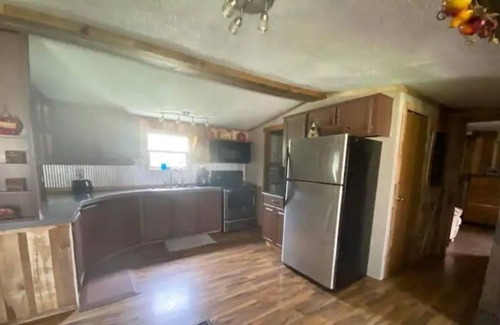 Peebles Cabin | Peaceful cabin with creek view near Serpents Mound