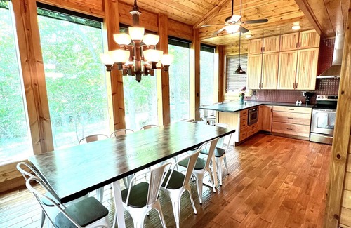 Eagle Rock Cabin | Tranquil Cabin Retreat with Lake Views and Pet-Friendly Perks