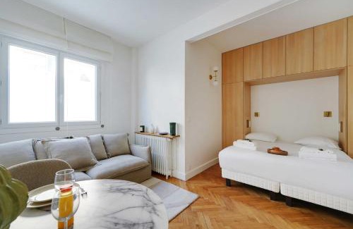 L'Europe Apartment | Stylish Studio Near Parc Monceau, Perfect for Families
