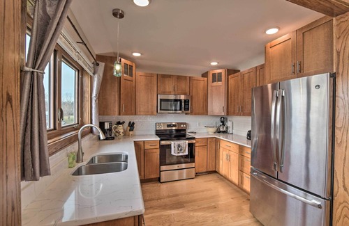 Clinton Apartment | Tranquil Clinton Retreat with Lakefront Views & Spa