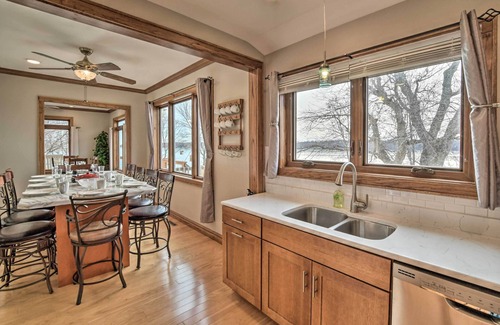 Clinton Apartment | Tranquil Clinton Retreat with Lakefront Views & Spa