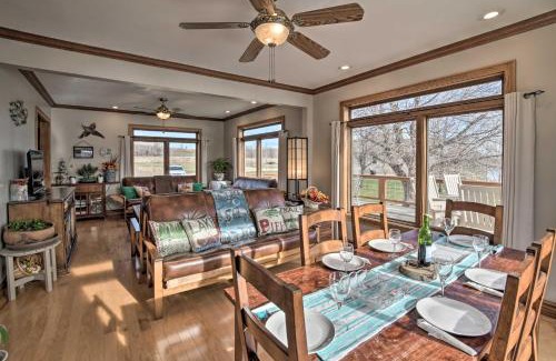 Clinton Apartment | Tranquil Clinton Retreat with Lakefront and Spa Amenities