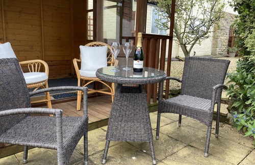 Burythorpe Cottage | Serene One Bedroom Cottage with Ocean View in Malton