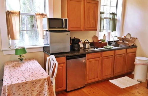 Alachua Cottage | Idyllic Cottage Getaway in Alachua, Florida - 10/10 Rated!