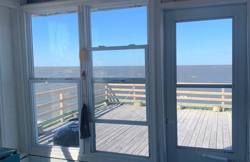 Fortescue House | Tranquil Bay Front Cottage with Pool & Kitchen Amenities