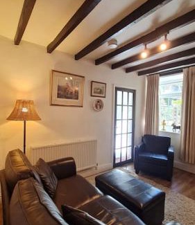 Wirksworth House | Serene Cottage Retreat in the Peak District - Family Friendly