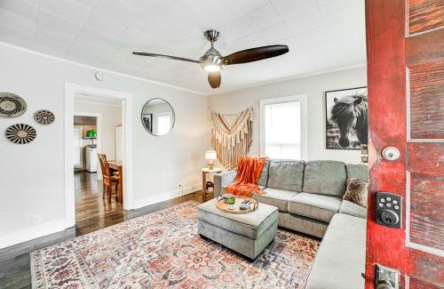 McKinnon House | Tranquil Cottage with Yard Just 2 Miles from Kentucky Lake